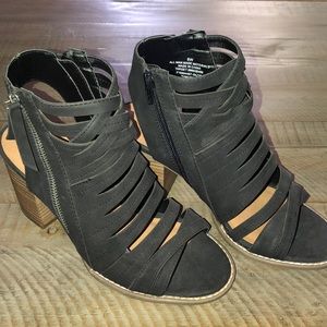 Ankle strap sandal
